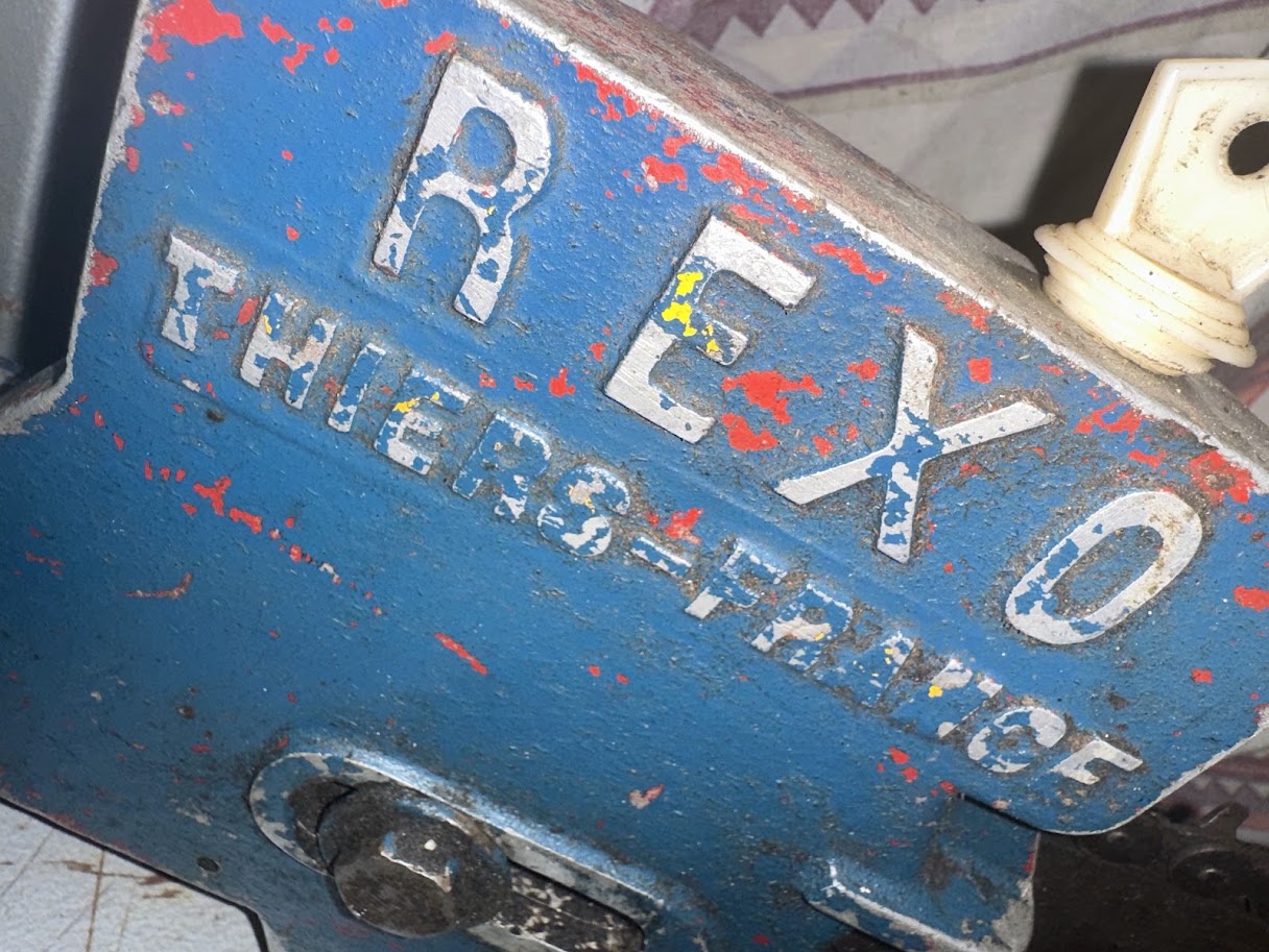 Tronçonneuse REXO ancienne de la collection OLDCHAINSAW