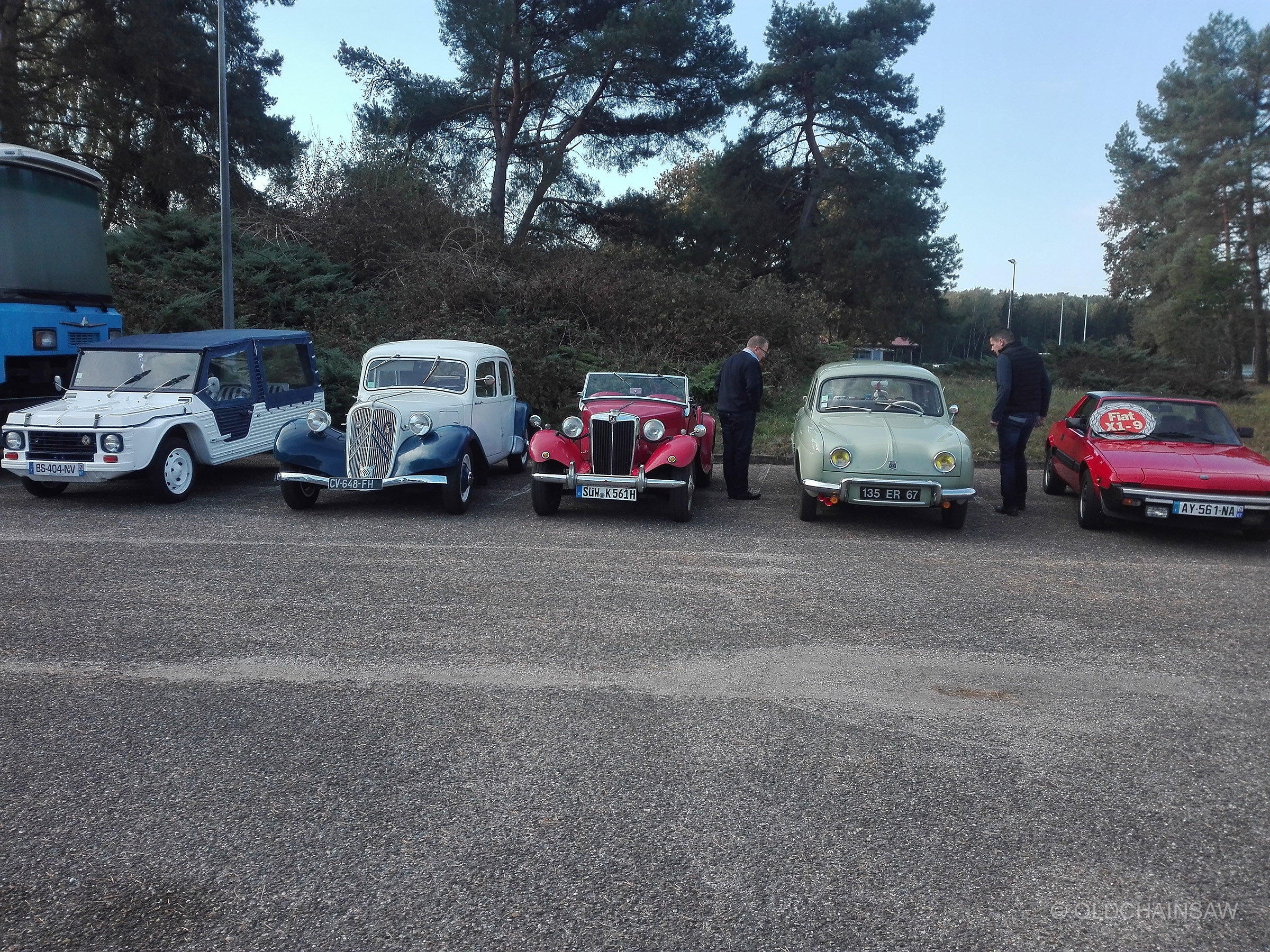Quelques-unes des voitures de collection réunies à l’occasion des portes ouvertes d’Autocars Anciens de France.