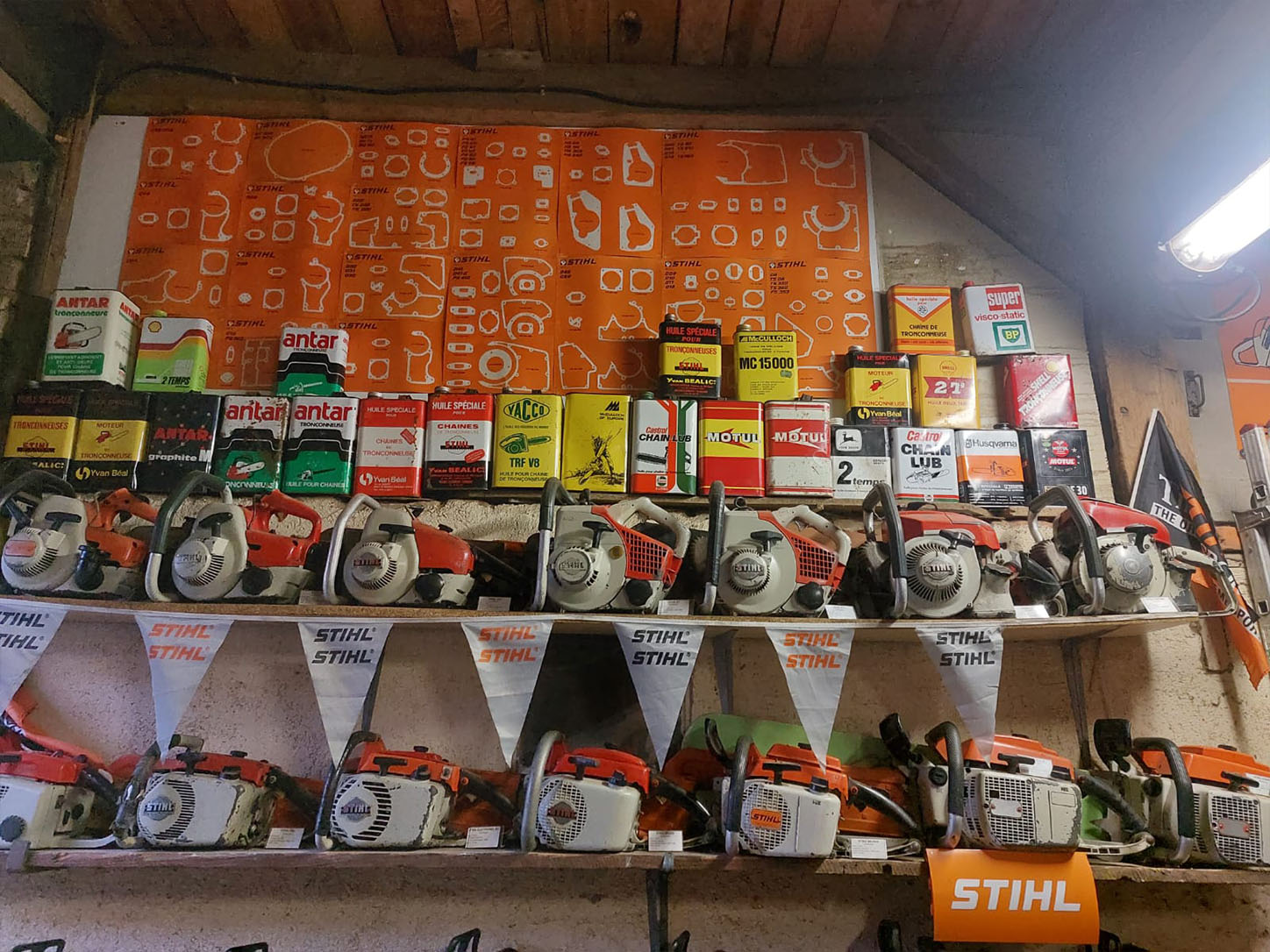Tronçonneuses et objets anciens de la collection OLDCHAINSAW
