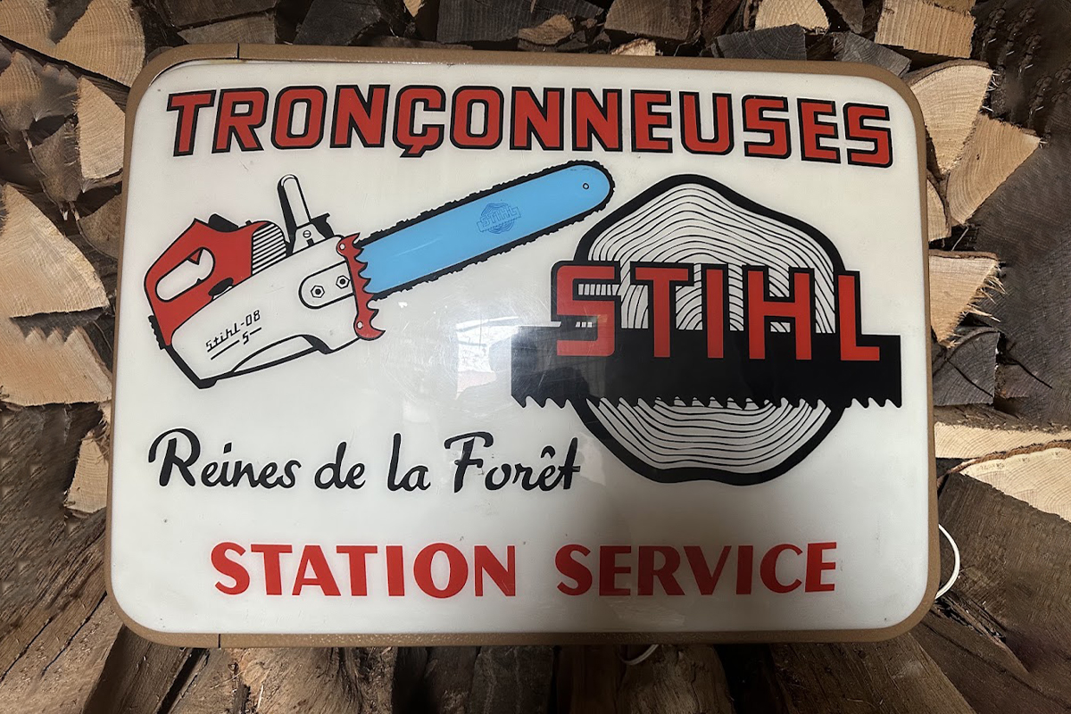 Enseignes anciennes liées aux tronçonneuses