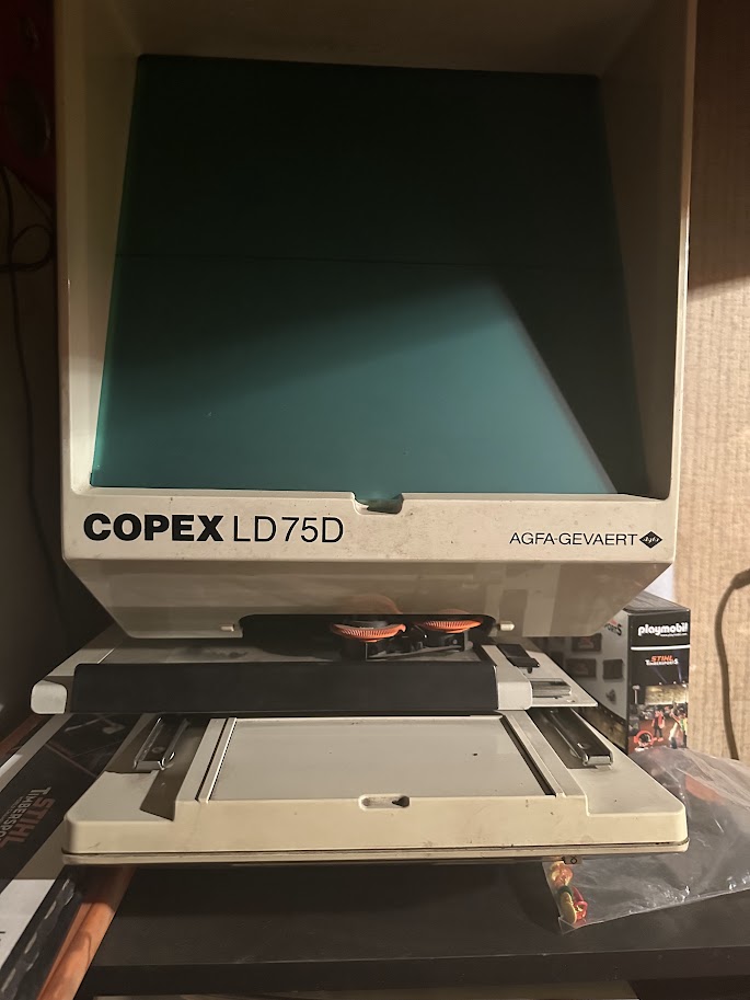 Lecteur de microfiches COPEX LD75D conservé dans la réserve documentaire OLDCHAINSAW